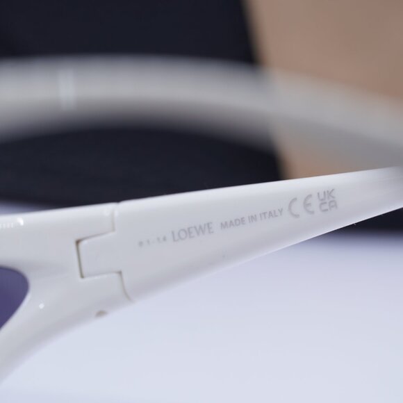Loewe LW40143U 25A Geometric Sunglasses – Ivory\Grey - Picture 6 of 10